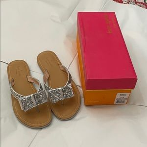 KATE SPADE SILVER GLITTER METALLIC SANDAL SZ 7.5